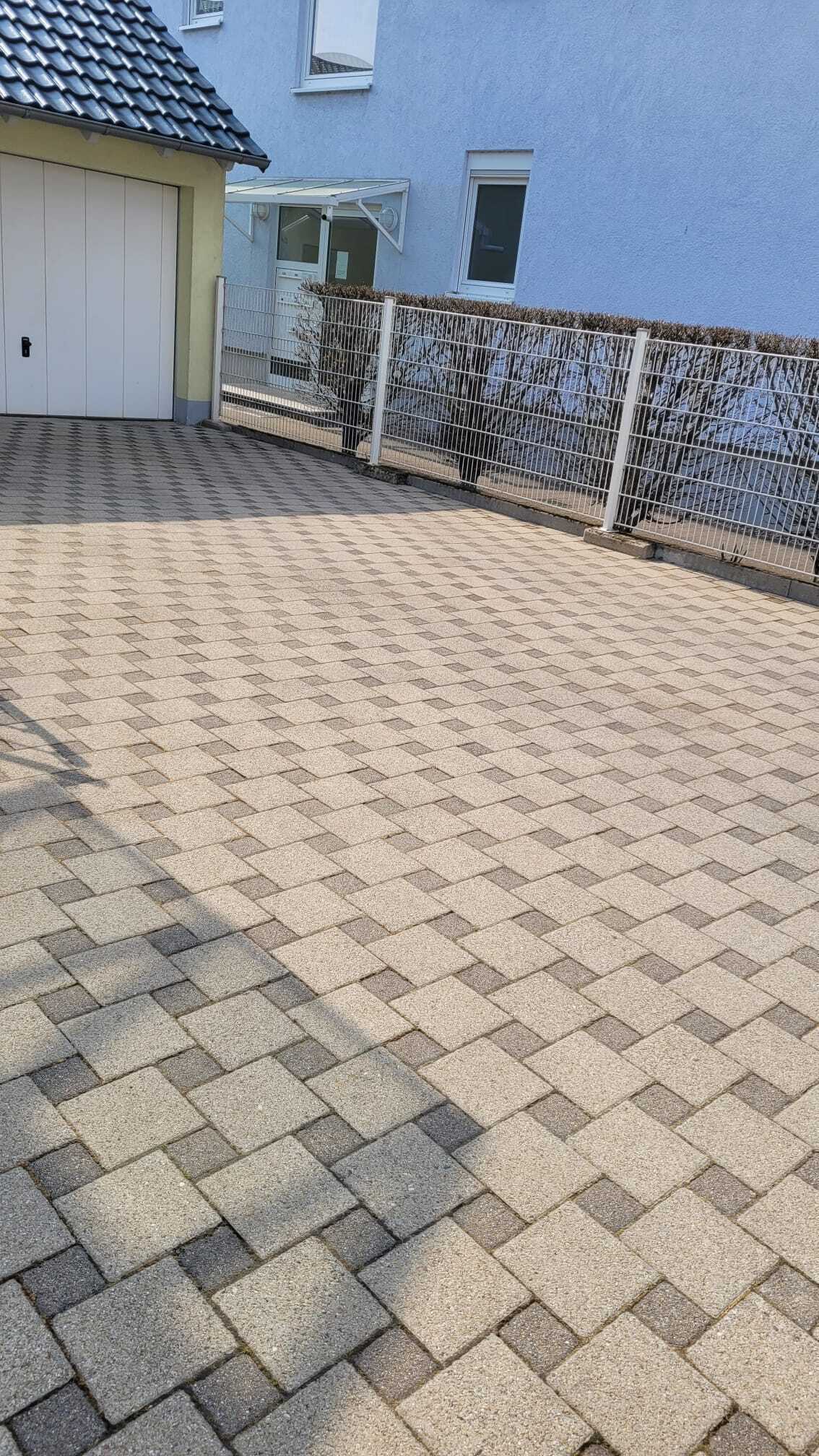 Nachher: Einfahrt sauber und geschützt
